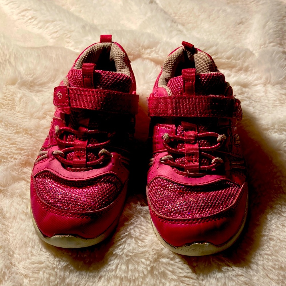 Little girls size 10US pink sparkle stride rite sneakers!